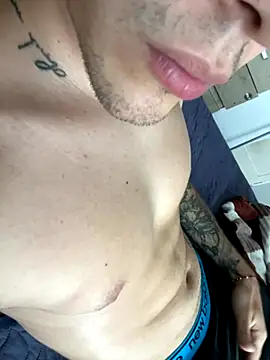 Snapshot of buoh23 chatting on 10-27-25, 04:33 buoh23 online show from 10-27-25, 04:33