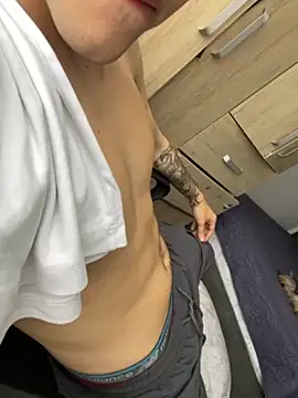 Snapshot of buoh23 chatting on 11-25-25, 05:02 buoh23 online show from 11-25-25, 05:02