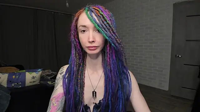 Snapshot of Roxy_Silver chatting on 12-17-24, 07:04 Roxy Silver online show from 12-17-24, 07:04