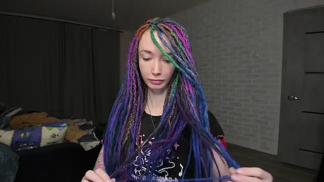 Snapshot of Roxy_Silver chatting on 12-19-24, 06:56 Roxy Silver online show from 12-19-24, 06:56