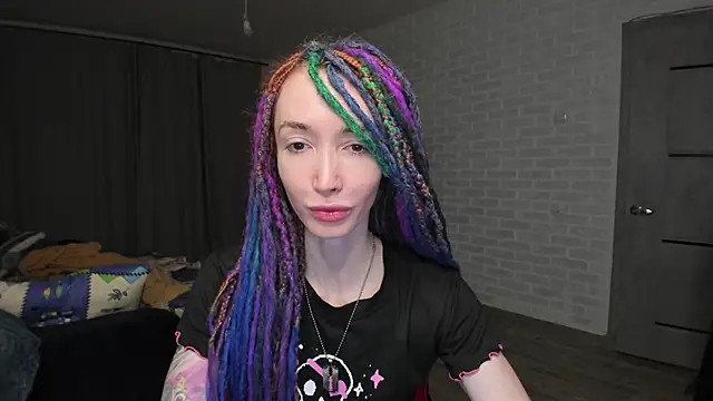 Snapshot of Roxy_Silver chatting on 12-19-24, 10:00 Roxy Silver online show from 12-19-24, 10:00