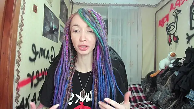 Snapshot of Roxy_Silver chatting on 12-20-24, 08:01 Roxy Silver online show from 12-20-24, 08:01