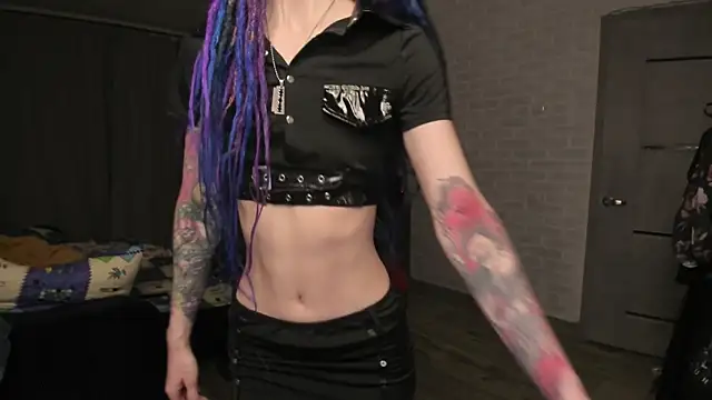 Snapshot of Roxy_Silver chatting on 12-24-24, 07:33 Roxy Silver online show from 12-24-24, 07:33