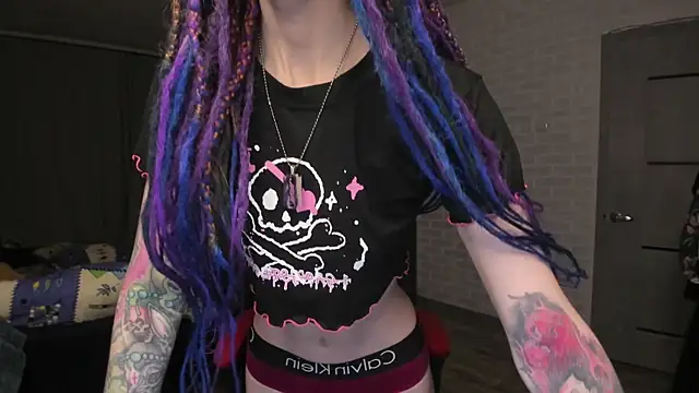 Snapshot of Roxy_Silver chatting on 12-27-24, 07:57 Roxy Silver online show from 12-27-24, 07:57