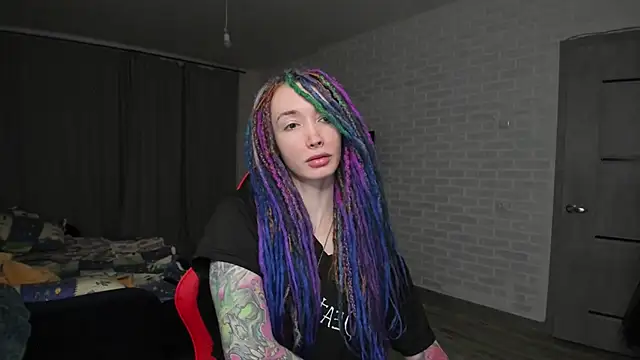 Snapshot of Roxy_Silver chatting on 01-06-25, 01:30 Roxy Silver online show from 01-06-25, 01:30