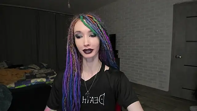 Snapshot of Roxy_Silver chatting on 01-09-25, 05:00 Roxy Silver online show from 01-09-25, 05:00