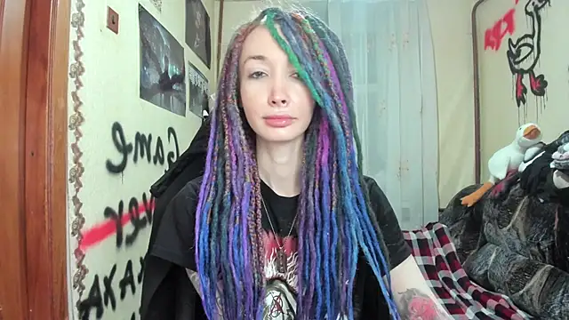 Snapshot of Roxy_Silver chatting on 01-13-25, 06:59 Roxy Silver online show from 01-13-25, 06:59