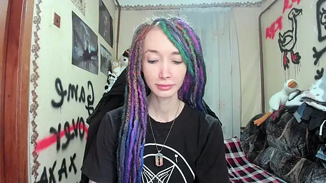 Snapshot of Roxy_Silver chatting on 01-19-25, 07:04 Roxy Silver online show from 01-19-25, 07:04