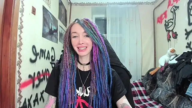 Snapshot of Roxy_Silver chatting on 01-20-25, 09:43 Roxy Silver online show from 01-20-25, 09:43