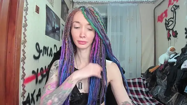 Snapshot of Roxy_Silver chatting on 01-24-25, 08:32 Roxy Silver online show from 01-24-25, 08:32