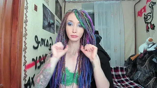 Snapshot of Roxy_Silver chatting on 02-02-25, 06:53 Roxy Silver online show from 02-02-25, 06:53