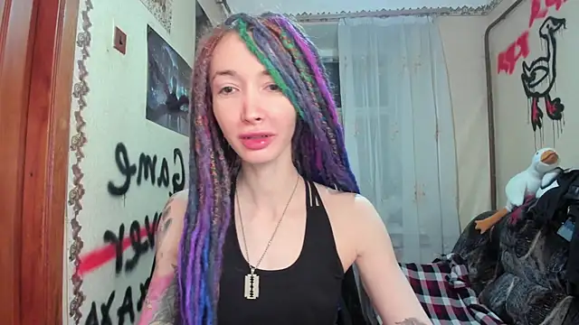 Snapshot of Roxy_Silver chatting on 02-07-25, 07:06 Roxy Silver online show from 02-07-25, 07:06