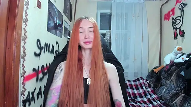 Snapshot of Roxy_Silver chatting on 02-13-25, 09:06 Roxy Silver online show from 02-13-25, 09:06