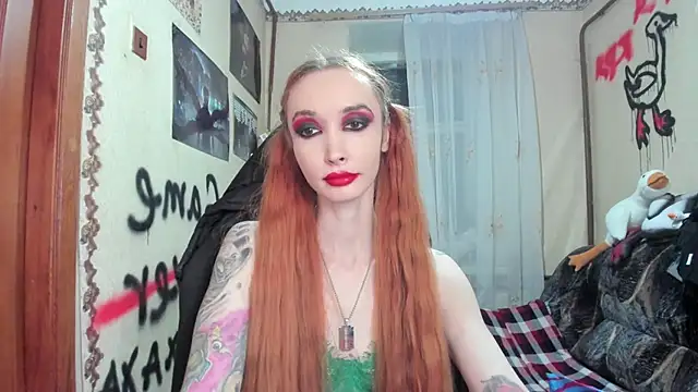 Snapshot of Roxy_Silver chatting on 02-21-25, 01:00 Roxy Silver online show from 02-21-25, 01:00