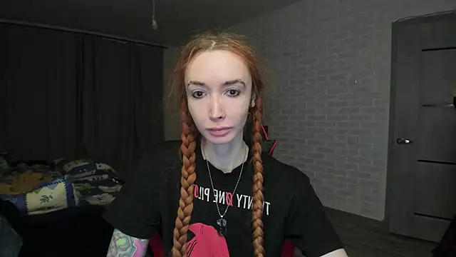 Snapshot of Roxy_Silver chatting on 02-21-25, 09:11 Roxy Silver online show from 02-21-25, 09:11