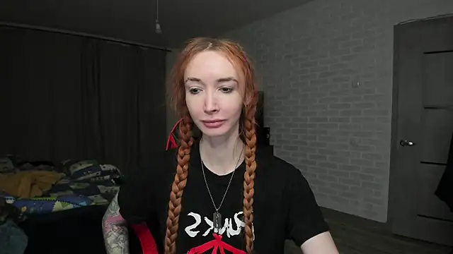 Snapshot of Roxy_Silver chatting on 02-25-25, 01:52 Roxy Silver online show from 02-25-25, 01:52