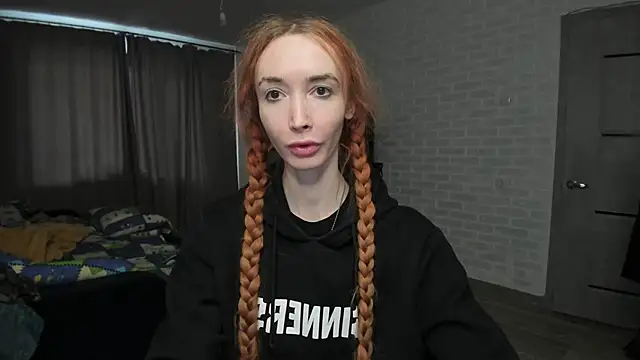 Snapshot of Roxy_Silver chatting on 02-26-25, 01:53 Roxy Silver online show from 02-26-25, 01:53