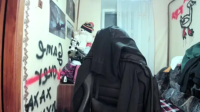 Snapshot of Roxy_Silver chatting on 02-27-25, 01:05 Roxy Silver online show from 02-27-25, 01:05