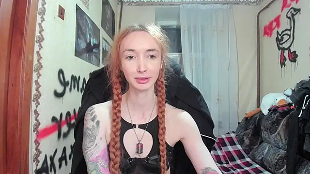 Snapshot of Roxy_Silver chatting on 03-01-25, 11:04 Roxy Silver online show from 03-01-25, 11:04