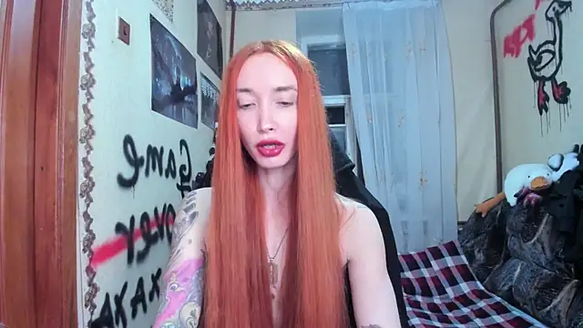 Snapshot of Roxy_Silver chatting on 03-08-25, 10:13 Roxy Silver online show from 03-08-25, 10:13