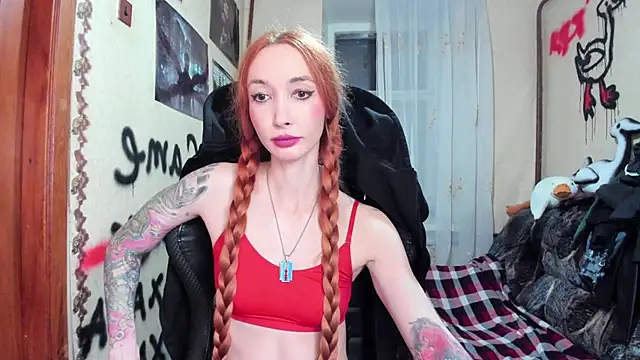 Snapshot of Roxy_Silver chatting on 09-15-25, 08:31 Roxy Silver online show from 09-15-25, 08:31