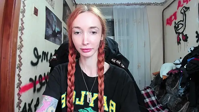 Snapshot of Roxy_Silver chatting on 10-13-25, 04:51 Roxy Silver online show from 10-13-25, 04:51