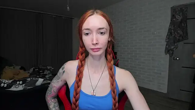 Snapshot of Roxy_Silver chatting on 10-20-25, 08:53 Roxy Silver online show from 10-20-25, 08:53