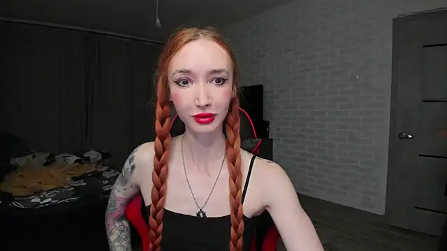 Snapshot of Roxy_Silver chatting on 10-26-25, 07:09 Roxy Silver online show from 10-26-25, 07:09