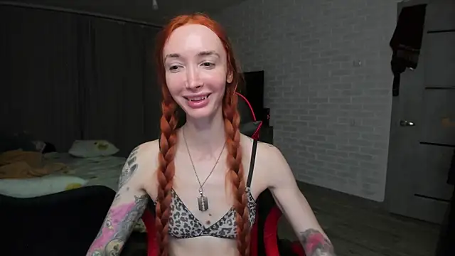 Snapshot of Roxy_Silver chatting on 11-04-25, 09:58 Roxy Silver online show from 11-04-25, 09:58