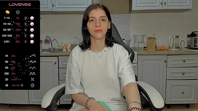 Snapshot of broosnica1 chatting on 12-30-24, 04:53 broosnica1 online show from 12-30-24, 04:53