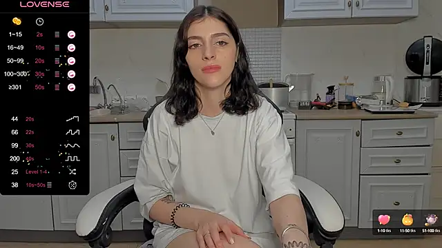 Snapshot of broosnica1 chatting on 01-11-25, 01:11 broosnica1 online show from 01-11-25, 01:11