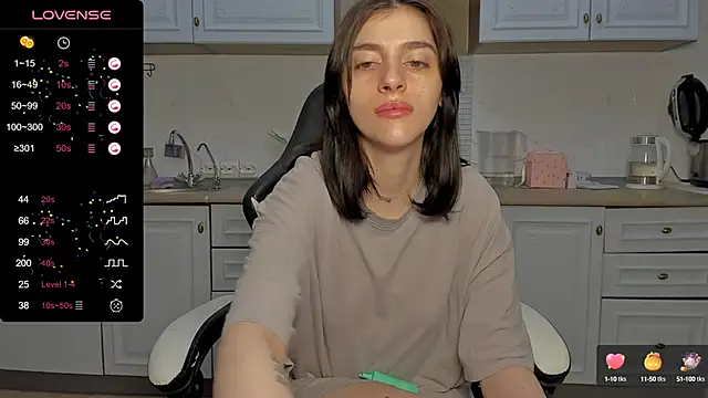 Snapshot of broosnica1 chatting on 02-06-25, 01:10 broosnica1 online show from 02-06-25, 01:10