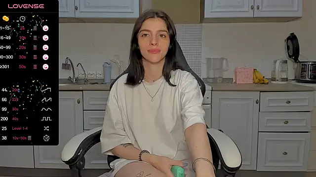 Snapshot of broosnica1 chatting on 02-10-25, 02:05 broosnica1 online show from 02-10-25, 02:05