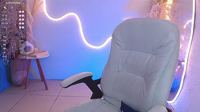 ViolettaHotLatin  online show from 11-26-25, 12:39