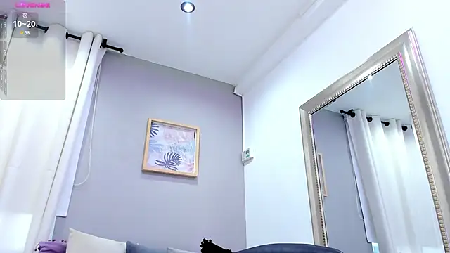 Snapshot of _AlejaCruz_ chatting on 01-21-25, 11:02 AlejaCruz online show from 01-21-25, 11:02