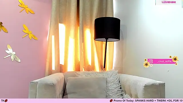 Snapshot of _AlejaCruz_ chatting on 03-13-25, 07:28 AlejaCruz online show from 03-13-25, 07:28