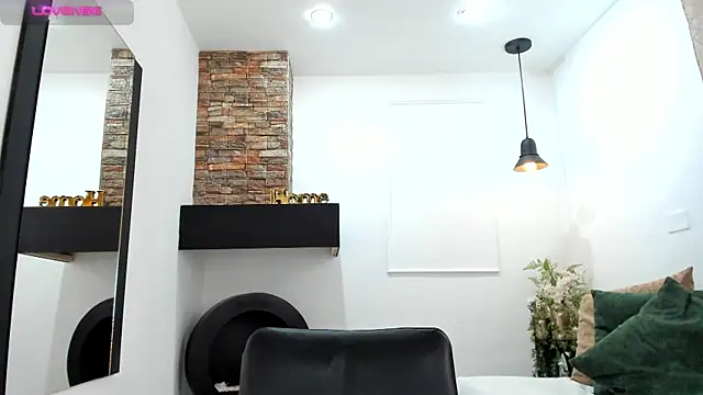 Snapshot of _AlejaCruz_ chatting on 09-21-25, 11:56 AlejaCruz online show from 09-21-25, 11:56