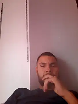 Snapshot of Chofle1 chatting on 05-02-26, 02:44 Chofle1 online show from 05-02-26, 02:44