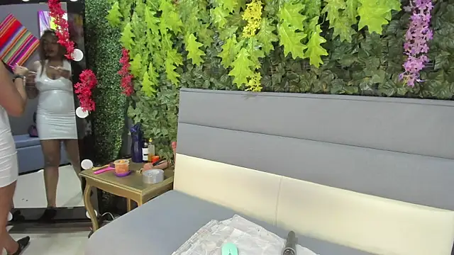 Charlotte  Brown  online show from 01-04-25, 11:43