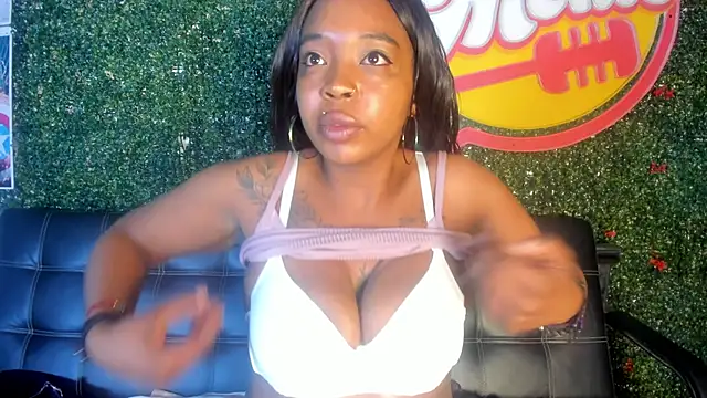 Charlotte  Brown  online show from 09-26-25, 01:37