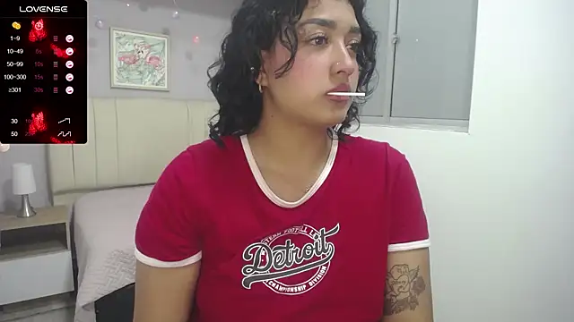 Snapshot of ema_saenz chatting on 12-04-24, 10:30 ema saenz online show from 12-04-24, 10:30