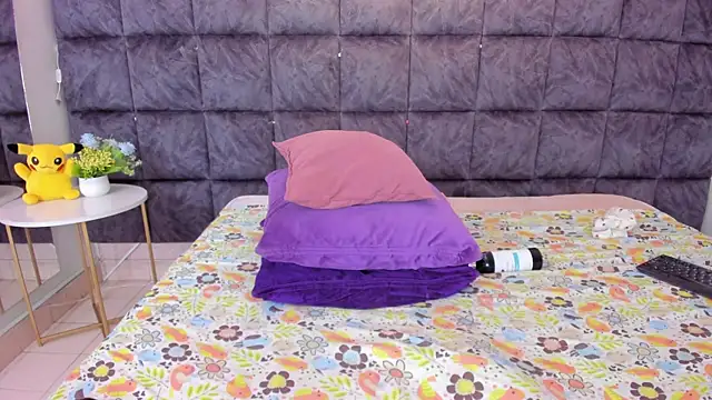 EmilyReevess online show from 03-11-25, 03:56