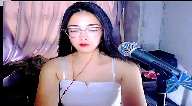 Snapshot of Floor_oo chatting on 02-03-25, 04:46 Floor oo online show from 02-03-25, 04:46