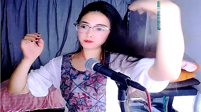 Snapshot of Floor_oo chatting on 02-16-25, 01:16 Floor oo online show from 02-16-25, 01:16