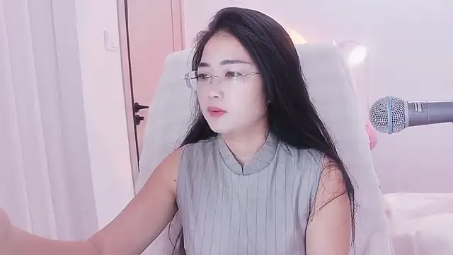 Snapshot of Floor_oo chatting on 09-11-25, 01:33 Floor oo online show from 09-11-25, 01:33