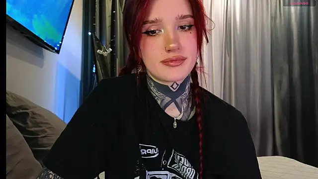 Snapshot of SophieInkk chatting on 02-27-26, 05:07 SophieInkk online show from 02-27-26, 05:07