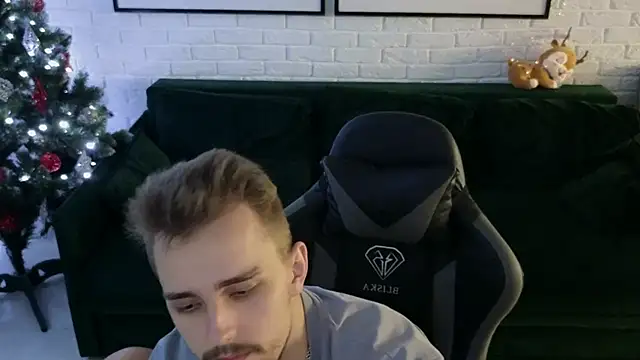 Larstar01 online show from 12-12-24, 05:31