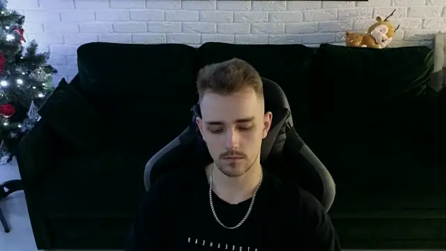 Larstar01 online show from 12-15-24, 01:57