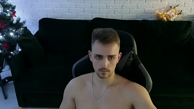 Larstar01 online show from 12-18-24, 04:42