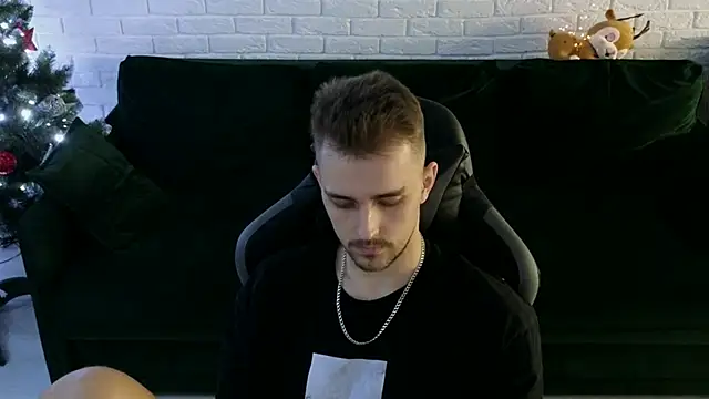 Larstar01 online show from 12-20-24, 04:42